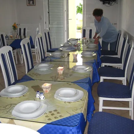 兹德拉夫科公寓酒店 *