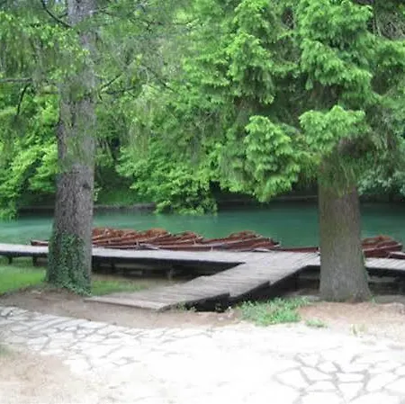 兹德拉夫科公寓酒店 * 特罗吉尔