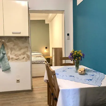 兹德拉夫科公寓酒店 *